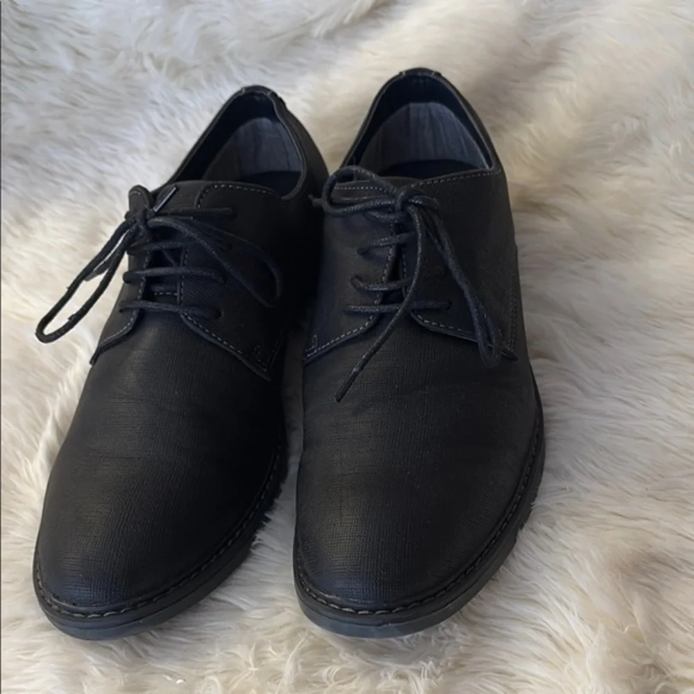 Men's Black Lace-Up Shoes